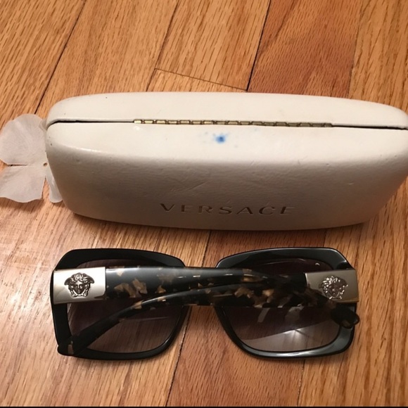 🖤RARE >>VERSACE<< Classic Signature Logo Sunglasses! - Picture 15 of 15